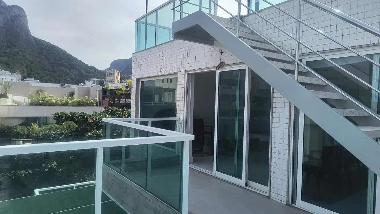 Rooftop apartment with 3 bedrooms and 1 bathroom — photo 7