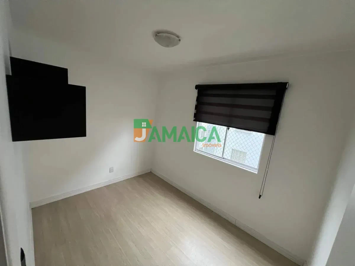 Apartamento de 2 quartos com piso de madeira ou laminado — photo 4