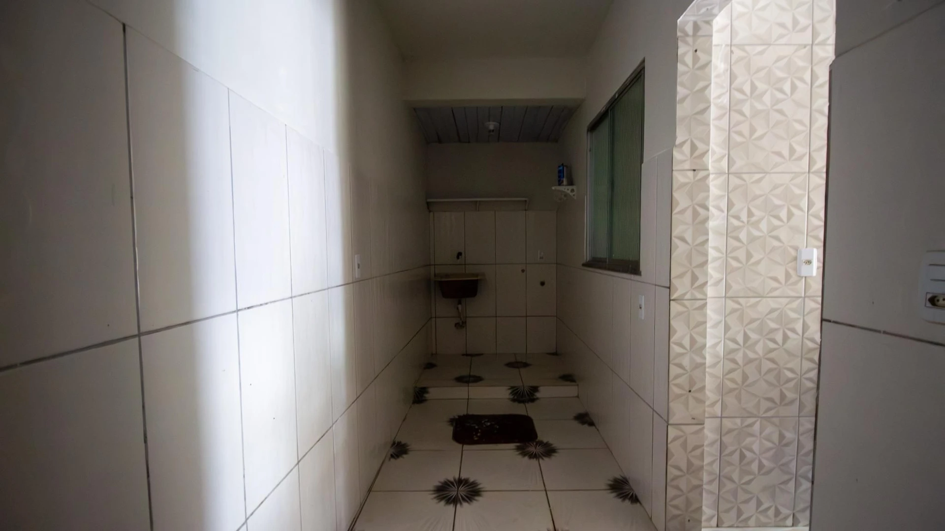 Furnished 1-bedroom apartment with 2 bathrooms — photo 12