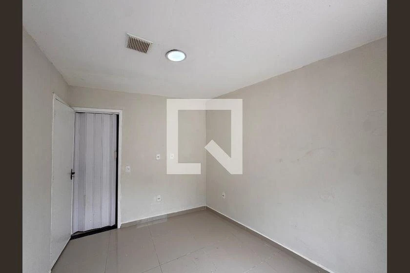 Balcony with a grill in a 2-bedroom house, 165 m² — photo 34