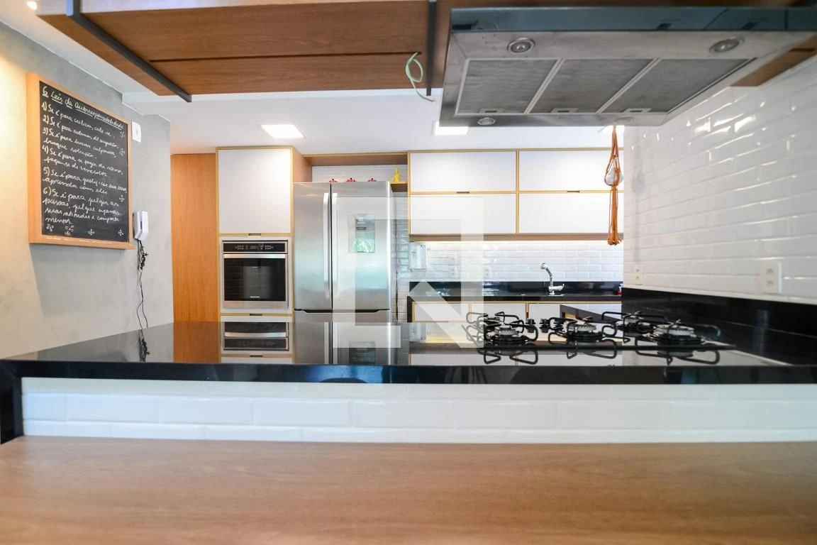 Furnished 4-bedroom apartment with 4 bathrooms — photo 7