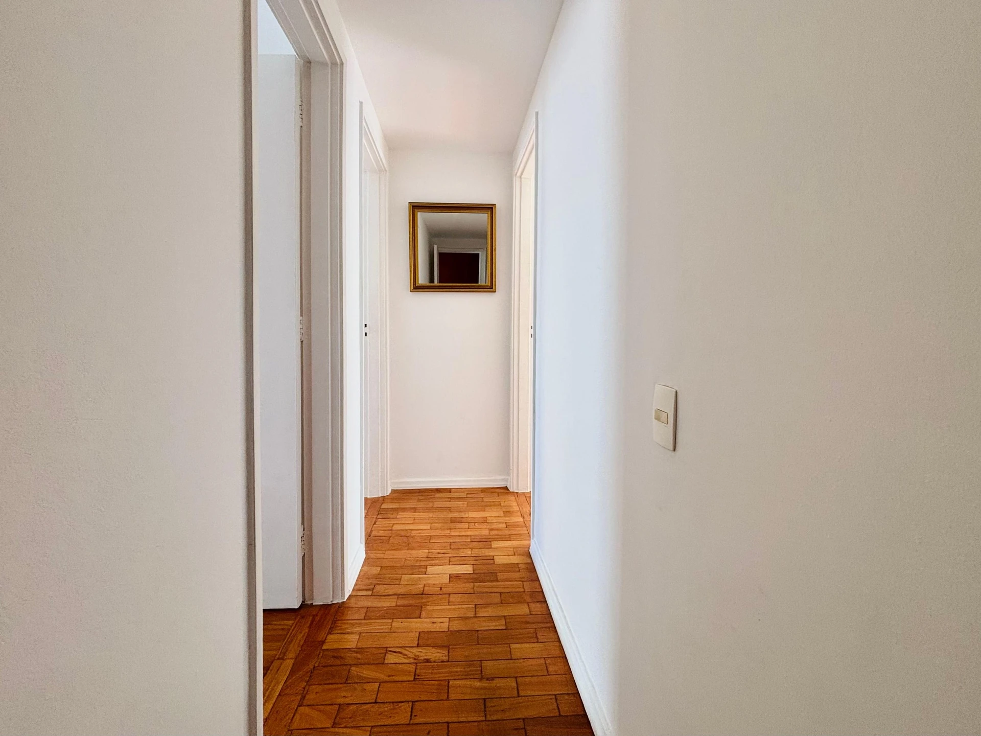 Furnished apartment with a glazed balcony and 3 bedrooms — photo 25