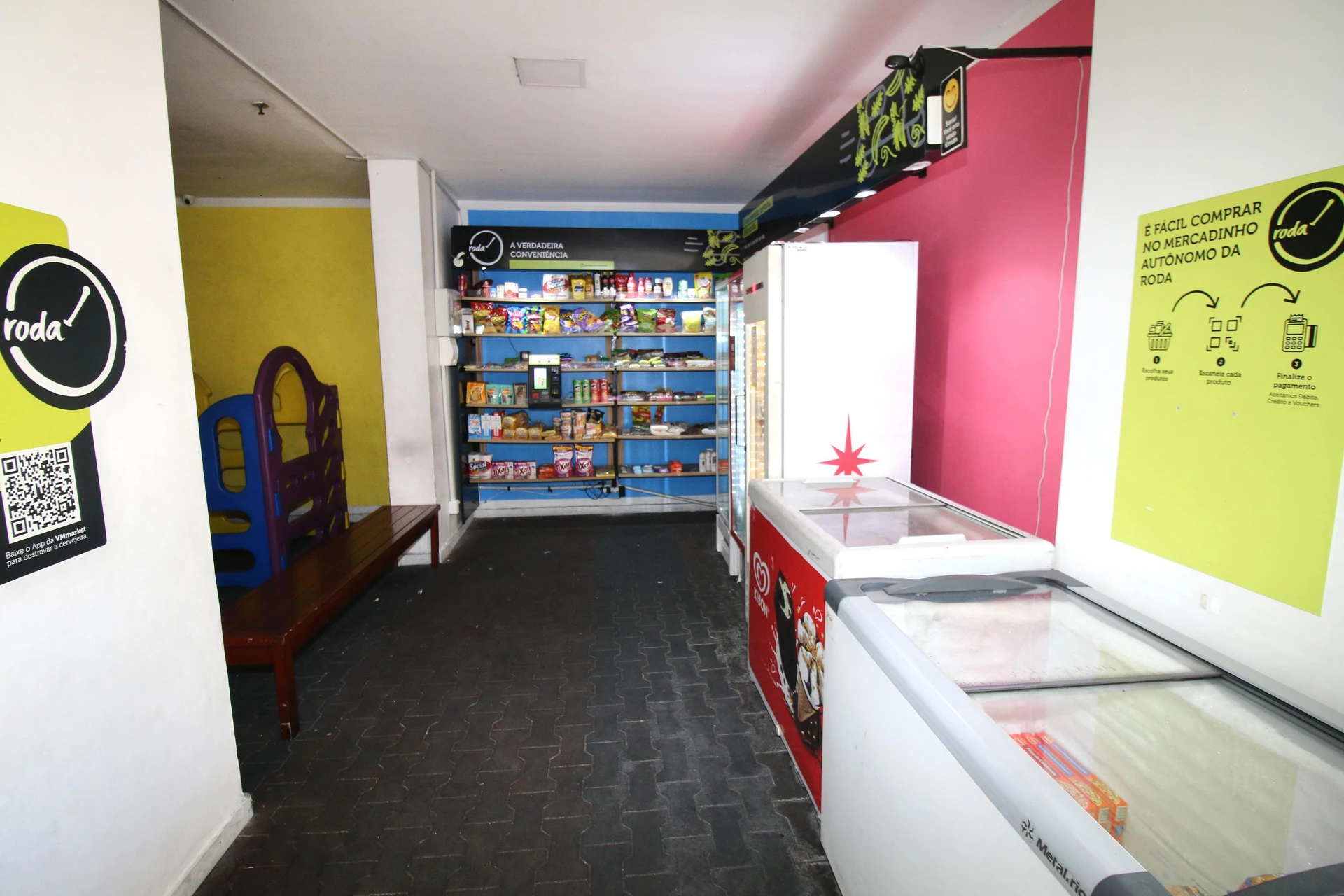 Rental apartment with 2 bedrooms and a balcony — photo 49
