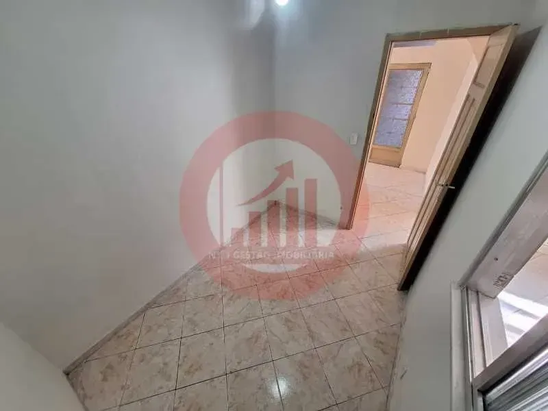 2-bedroom, 1-bath rental with no parking space — photo 18