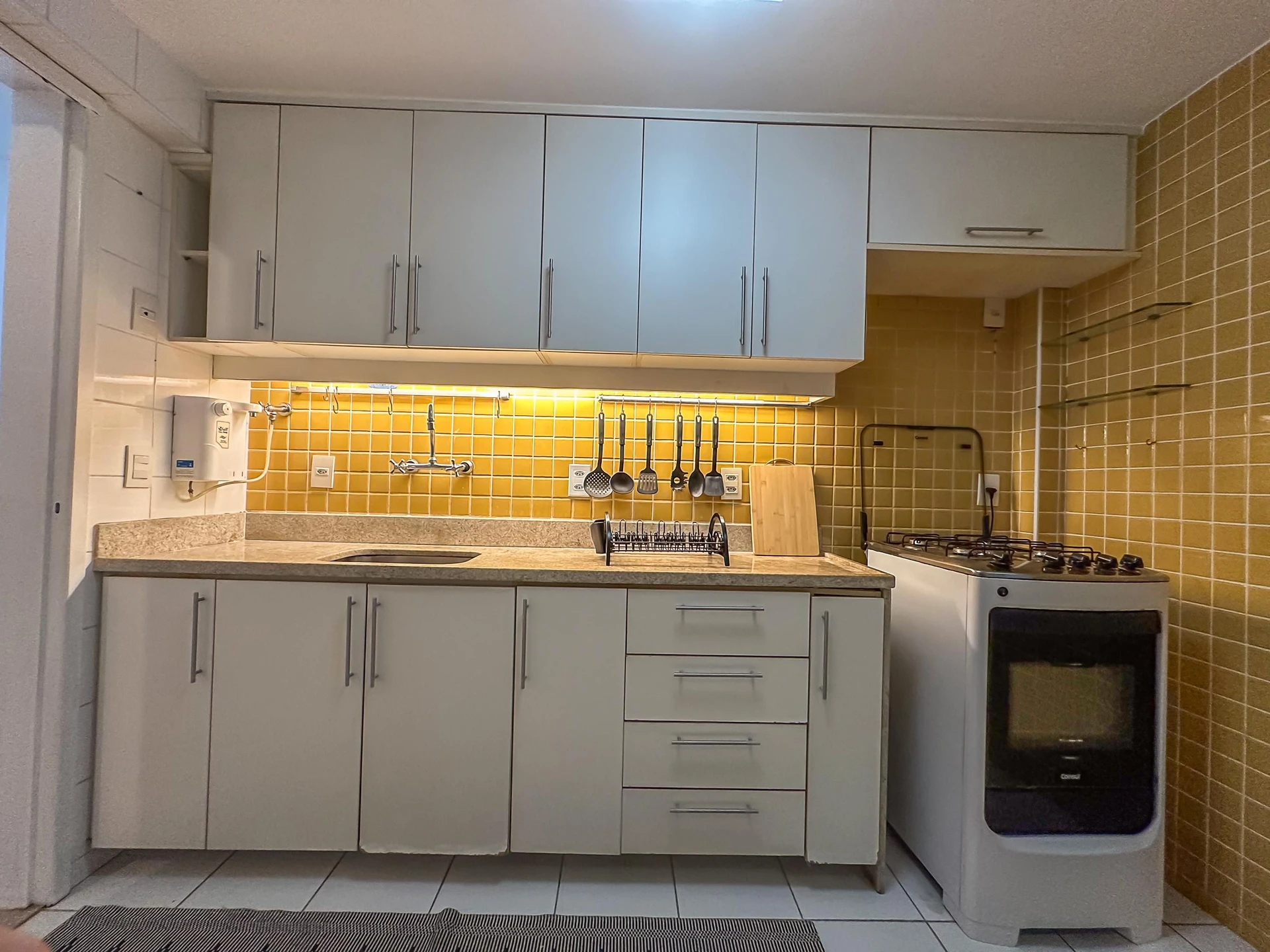 Furnished 2-bedroom apartment with open views — photo 28