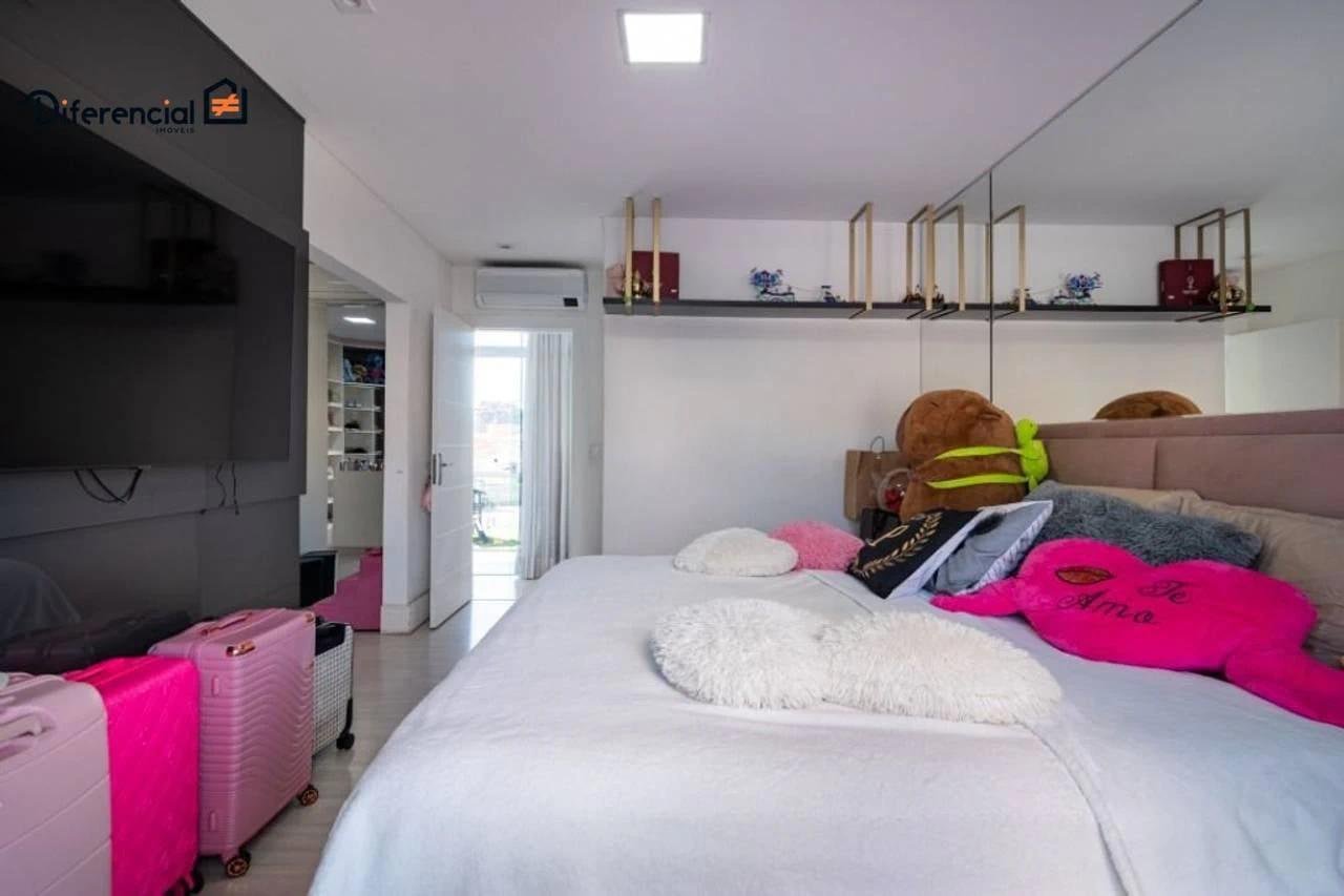 Floor-to-ceiling windows in a 2-bedroom house, 300 m² — photo 18
