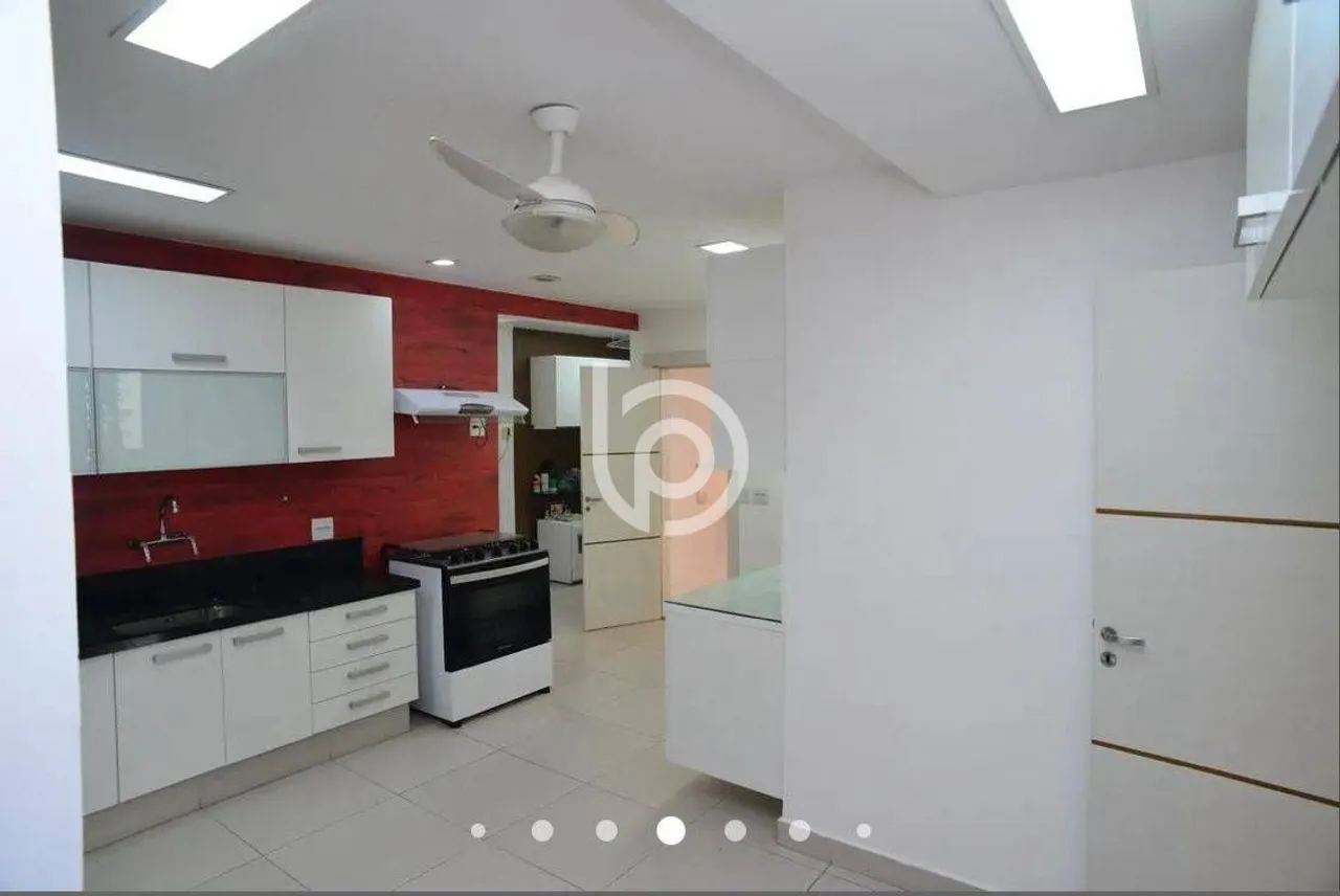 4-bedroom apartment with a closed kitchen and gas stove — photo 13