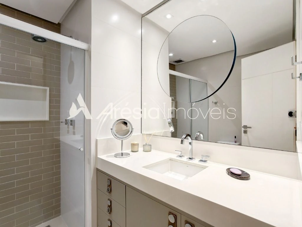 Furnished apartment with 4 bedrooms and private BBQ area — photo 24