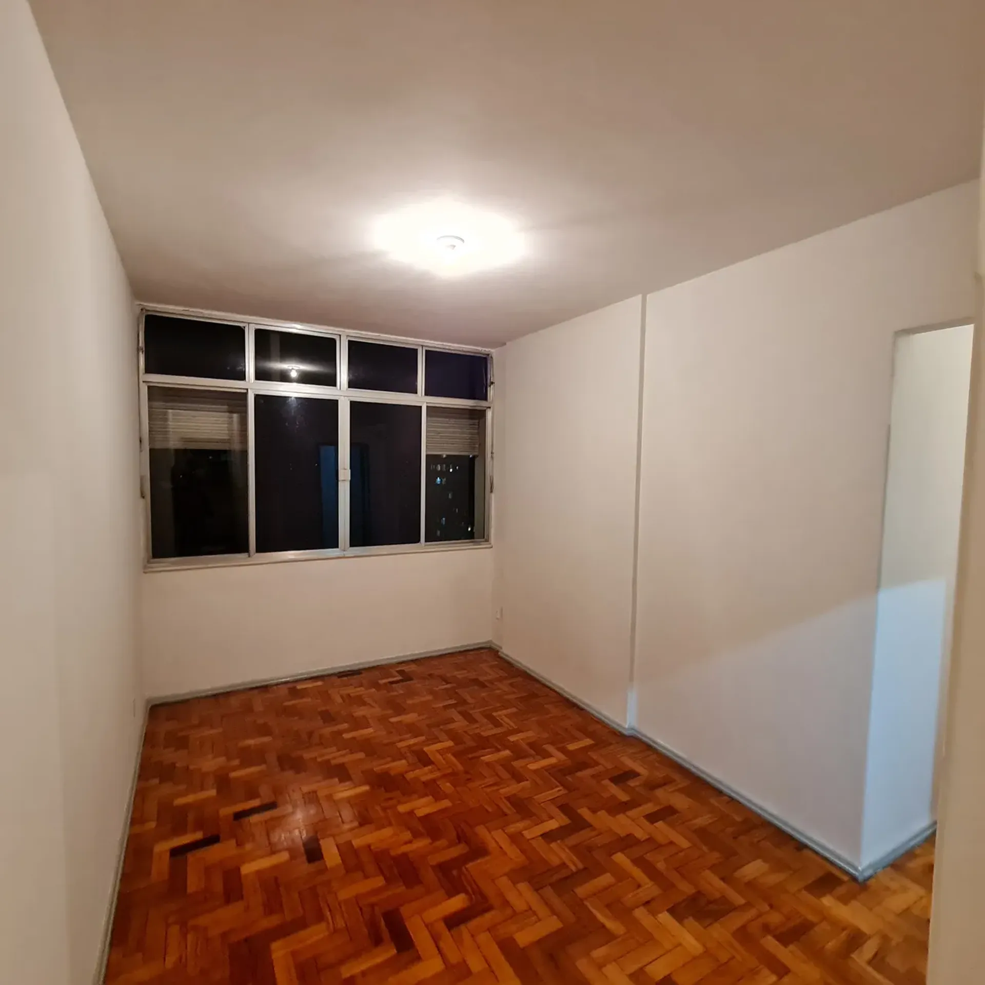 Apartment on the 9th floor with wood or laminate floors — photo 12