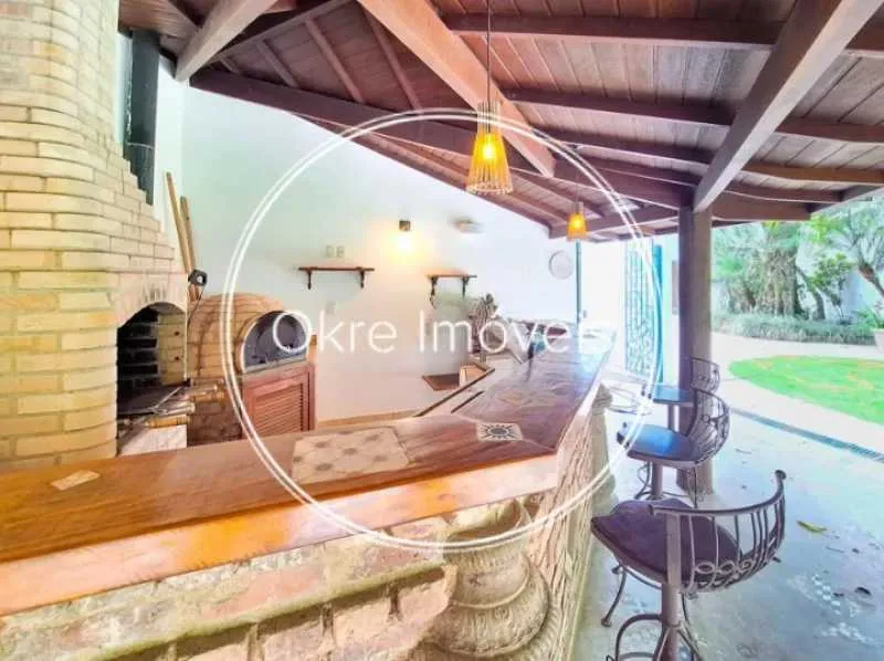 House with 4 bedrooms and a balcony with built-in grill — photo 9