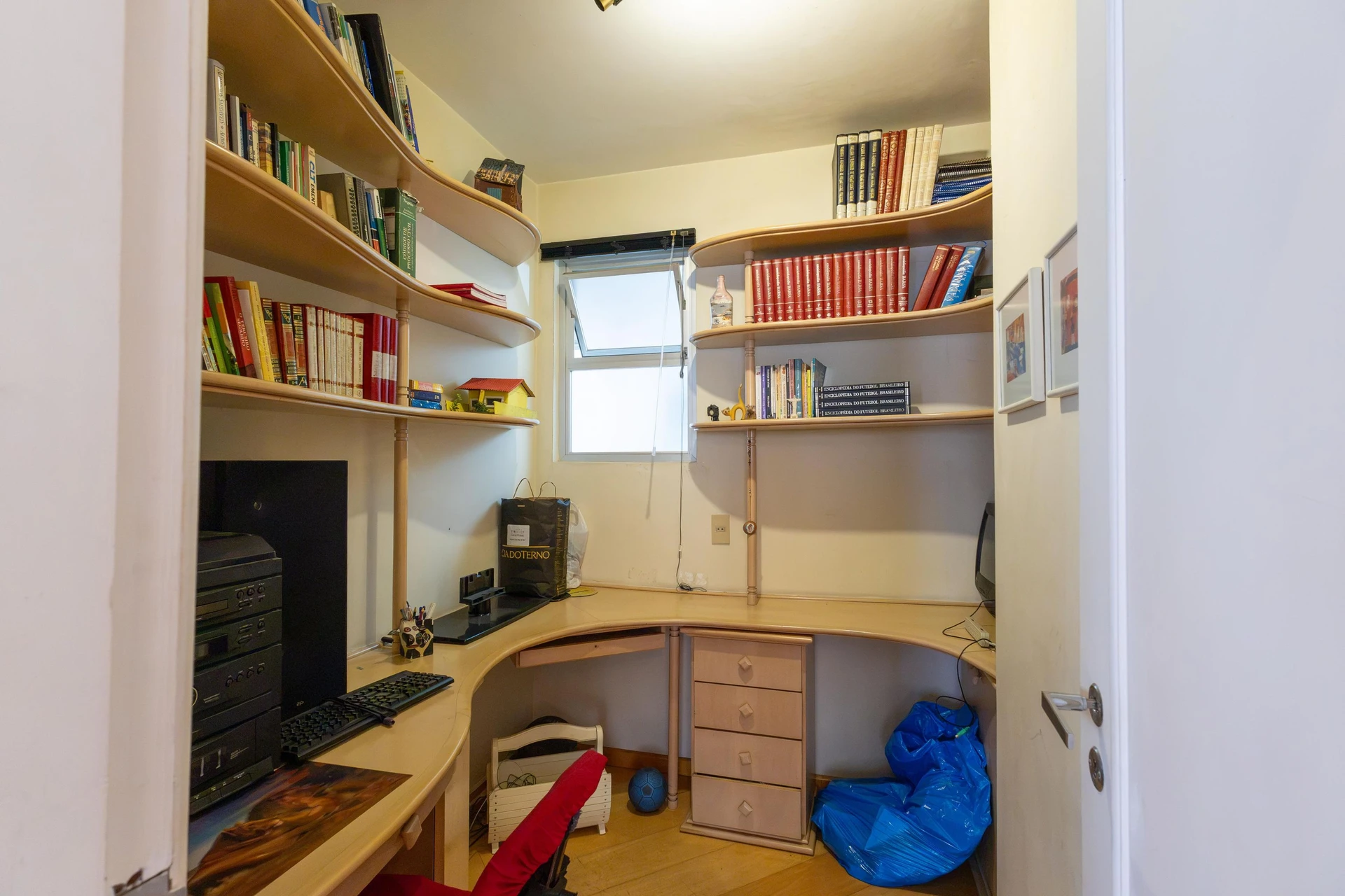 2-bedroom apartment with a dishwasher in Curitiba — photo 3
