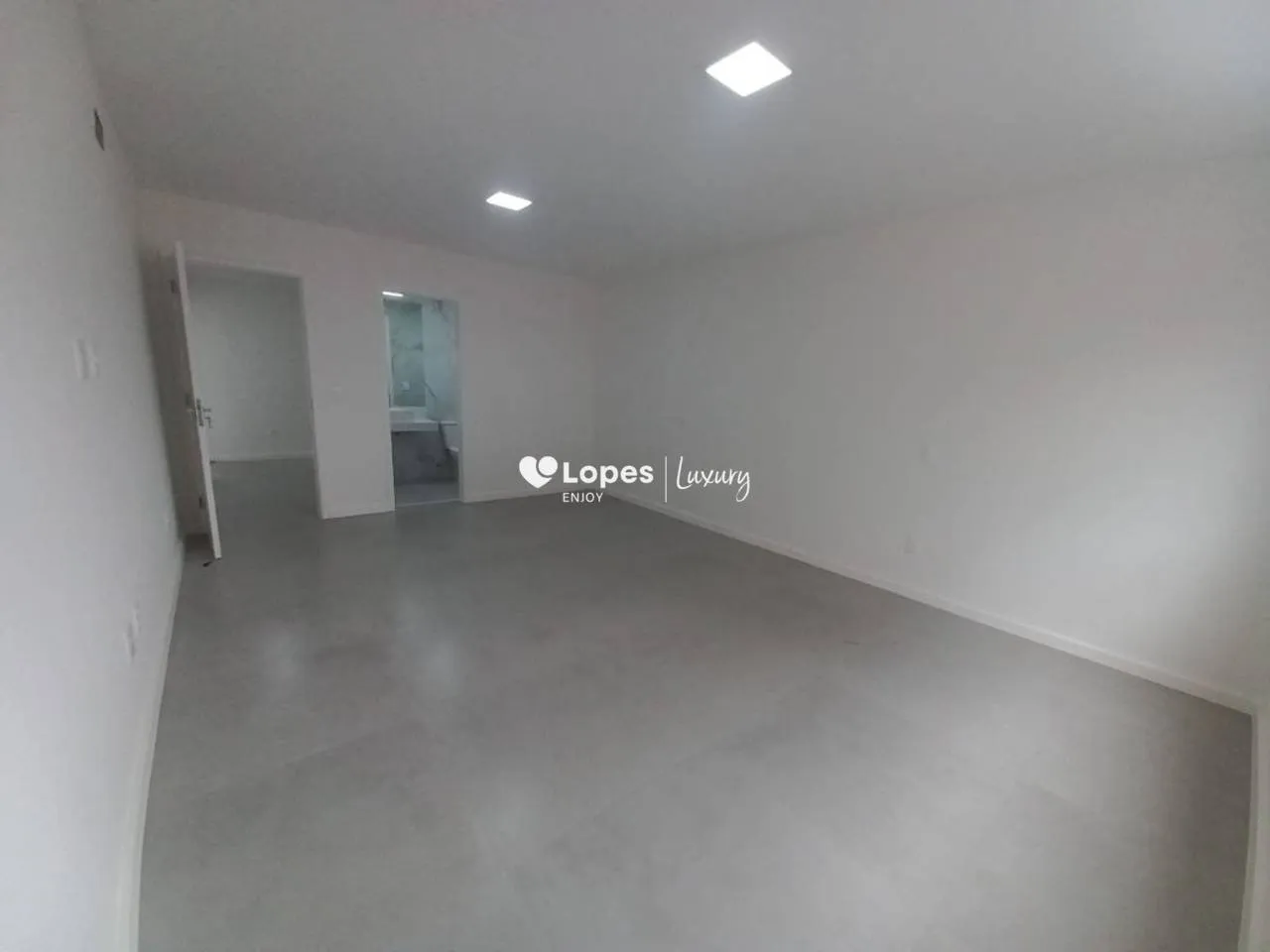 Unfurnished 4-bedroom house with 5 bathrooms and 329 m² — photo 37