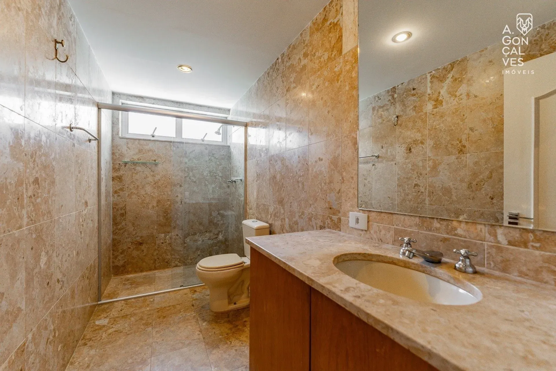 331 m² apartment with 2 en-suite bedrooms and 2 parking — photo 27