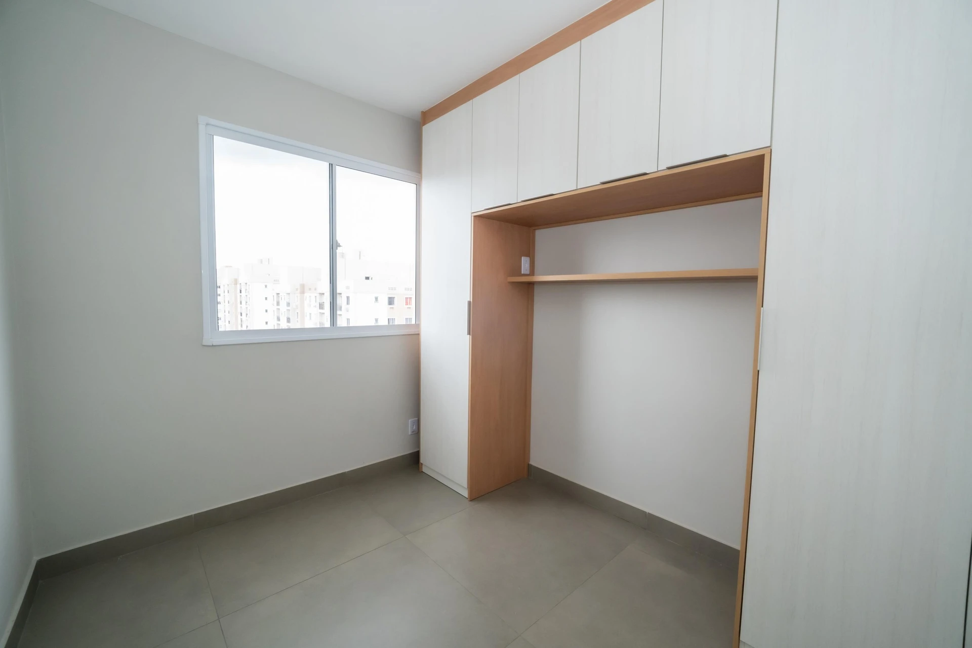 2-bedroom apartment in a building with a gym — photo 9