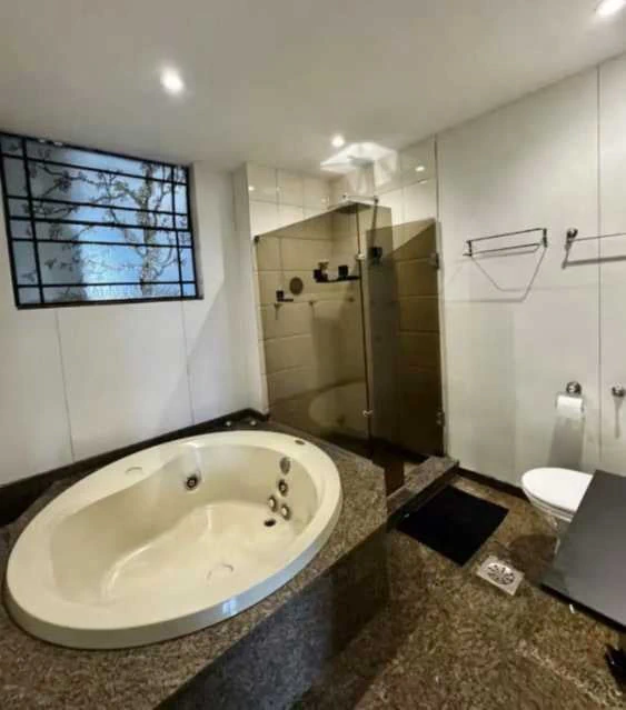 190 m² apartment with 4 bedrooms and 1 suite plus parking — photo 5