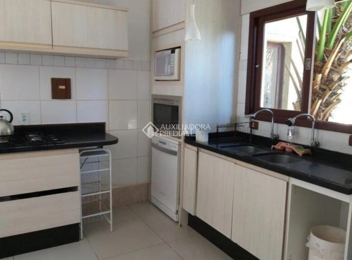House with 6 bedrooms and a private garden 415 m² — photo 2