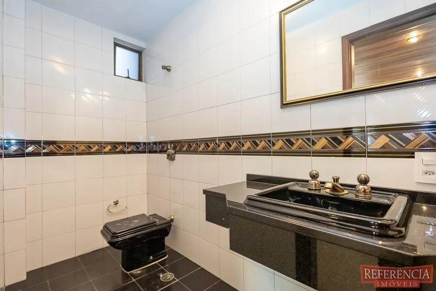 House, 550 m², with a walk-in closet — photo 33
