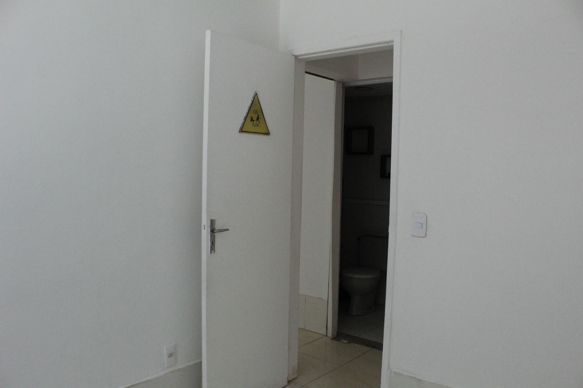Unfurnished 2-bedroom apartment with a balcony — photo 4