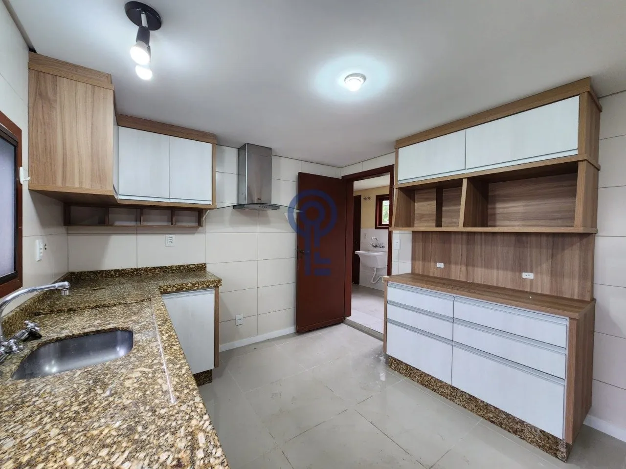 Condo house with 4 bedrooms and a private garden — photo 31