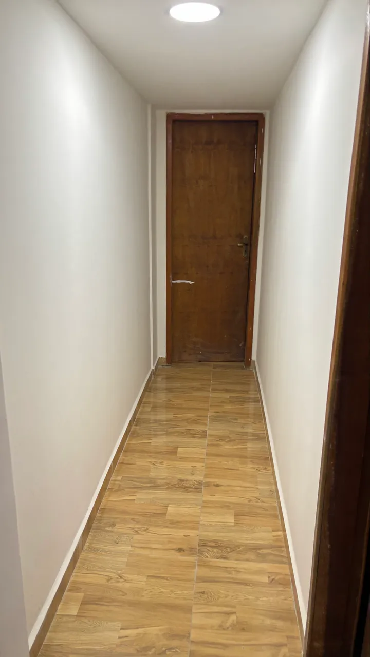 2-bedroom unfurnished apartment with tiled bathroom — photo 9