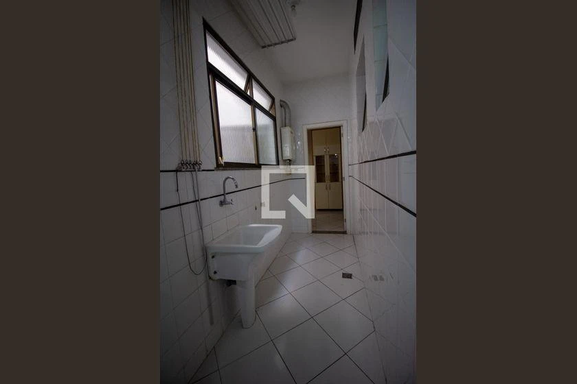 3-bedroom apartment with enclosed kitchen and private garden — photo 47