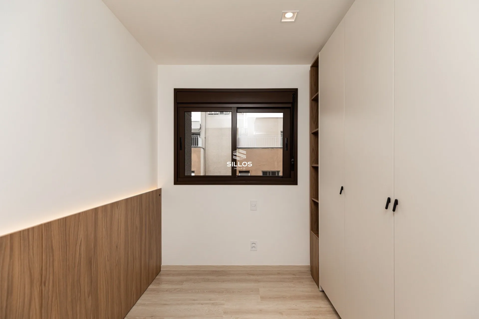 Apartment on the 5th floor with a grill on the balcony — photo 15