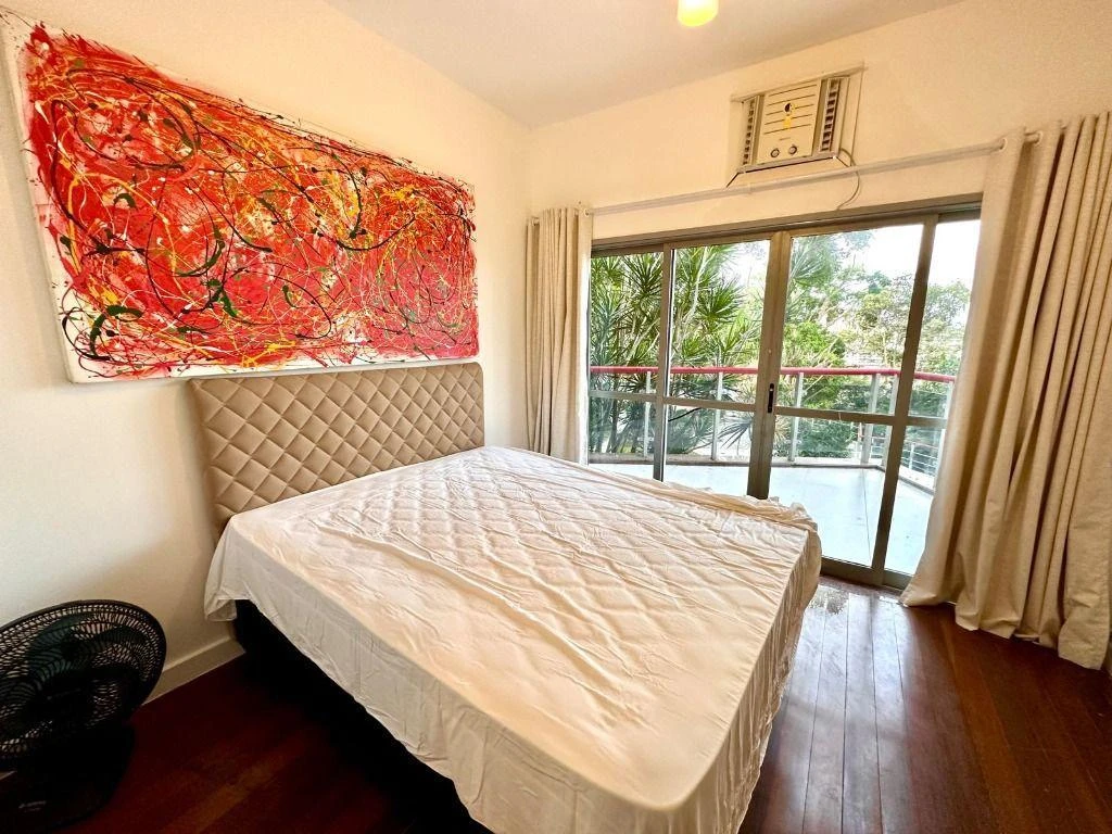 House with 5 bedrooms and 5 bathrooms — photo 20