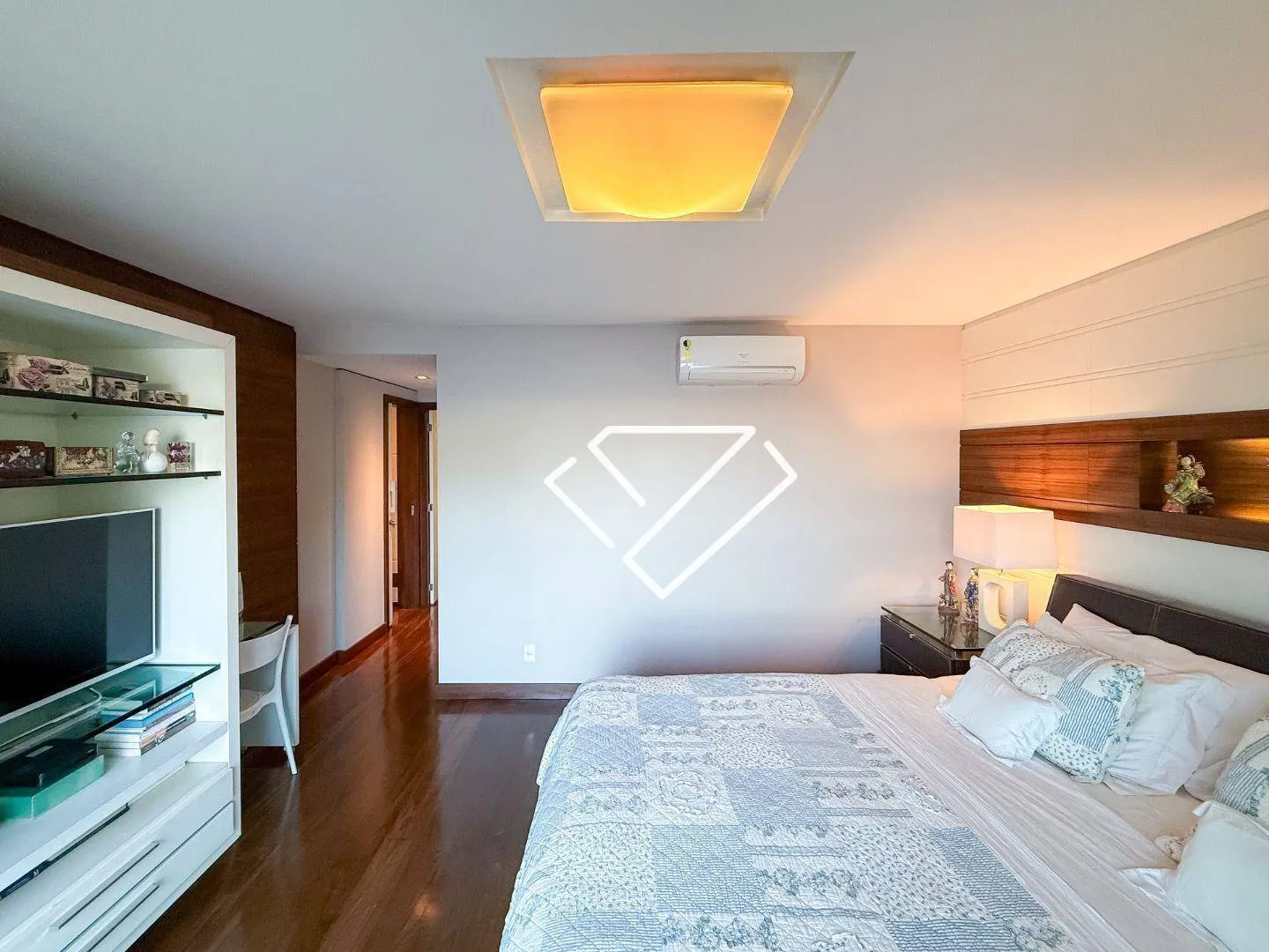 Furnished apartment with 4 en-suites and 258 m² — photo 19