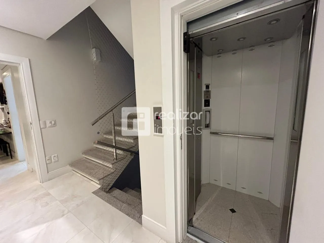 House with 7 bedrooms and a private garden — photo 26