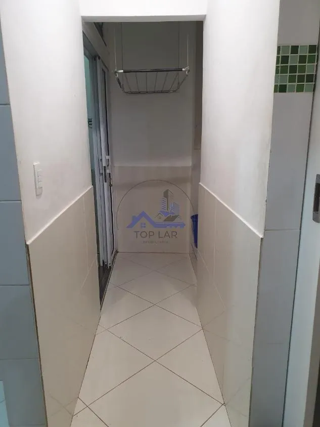 Квартира з 2 спальнями та дерев'яною підлогою або ламінатом — photo 17