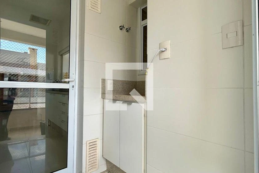 Furnished apartment, 196 m², with a glass-enclosed balcony — photo 9
