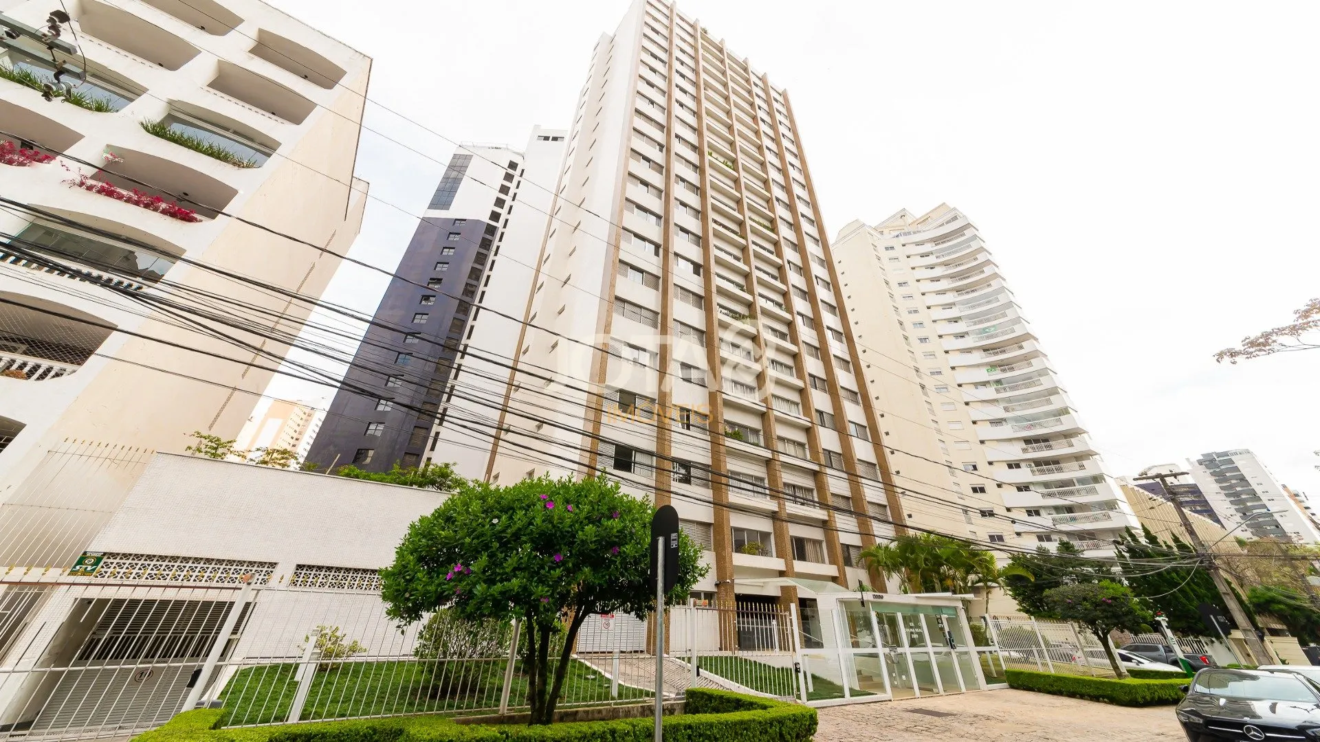 3-bedroom apartment with wood or laminate floors in Curitiba — photo 26