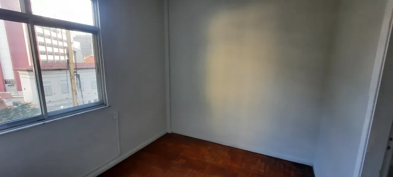 Деревянный пол или ламинат и 1 спальня: квартира 30 м² — photo 17