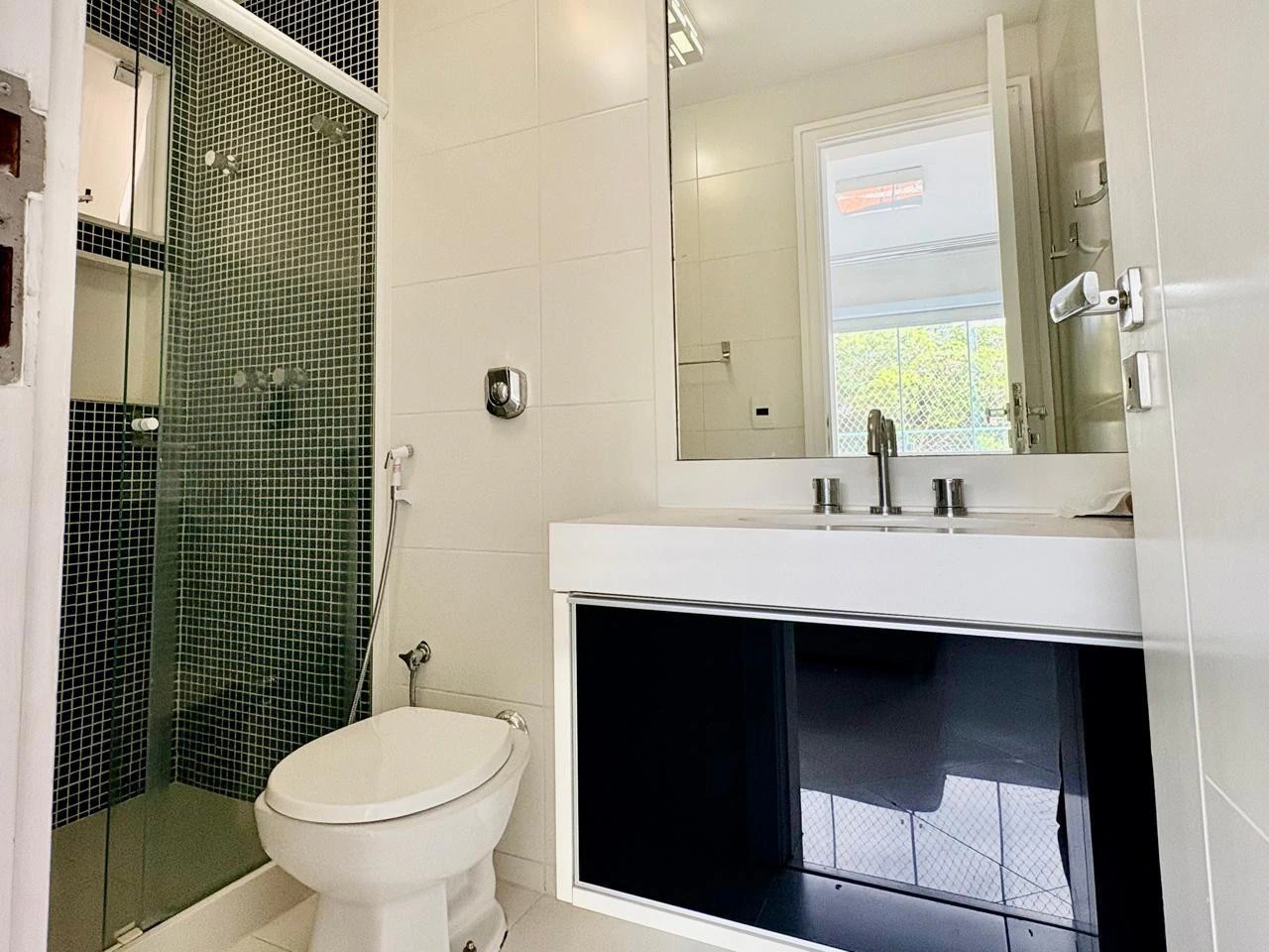 Furnished house with 3 en-suite bedrooms and private BBQ — photo 15