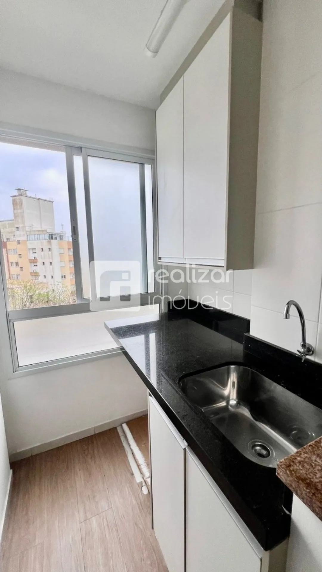 Квартира с 3 спальнями, suite и застеклённым балконом — photo 11