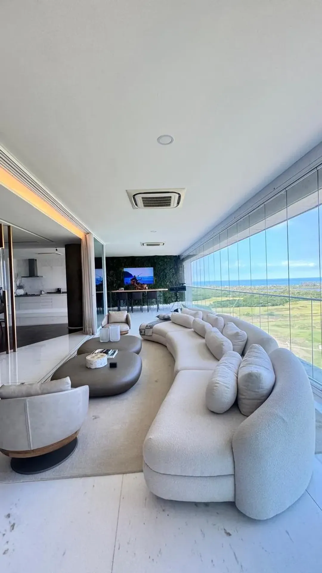 Квартира 650 м² з 4 спальнями з ванними та приватним садом