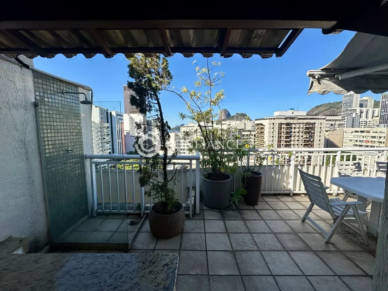 Apartment with enclosed balcony and built-in grill — photo 7