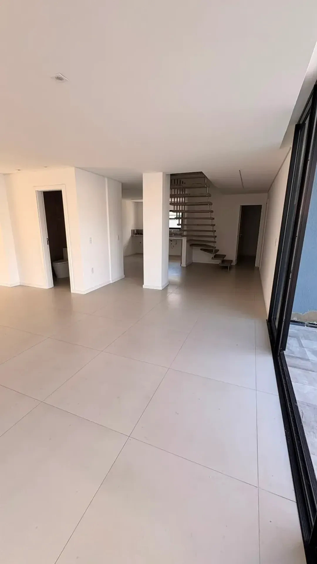 5-suite house with open-plan kitchen and 480 m² — photo 10