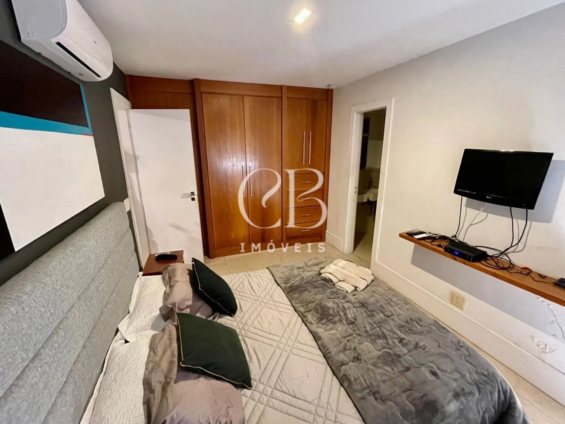 Furnished apartment with 2 bedrooms and open kitchen — photo 12