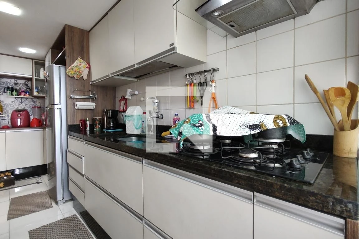Glass-enclosed balcony in a 3-bedroom apartment, 155 m² — photo 30