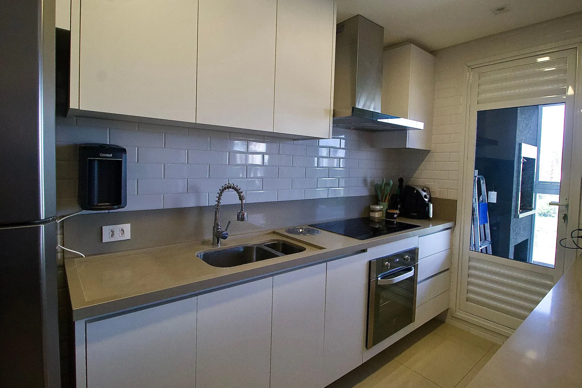 Квартира 80 м² з панорамними вікнами та заскленим балконом — photo 2
