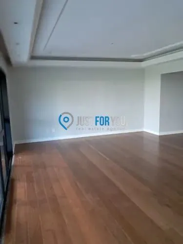 Apartment with 4 bedrooms, 5 bathrooms and a balcony — photo 15