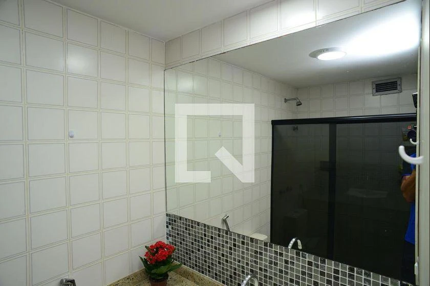 2-bedroom apartment with an en-suite bathroom — photo 32