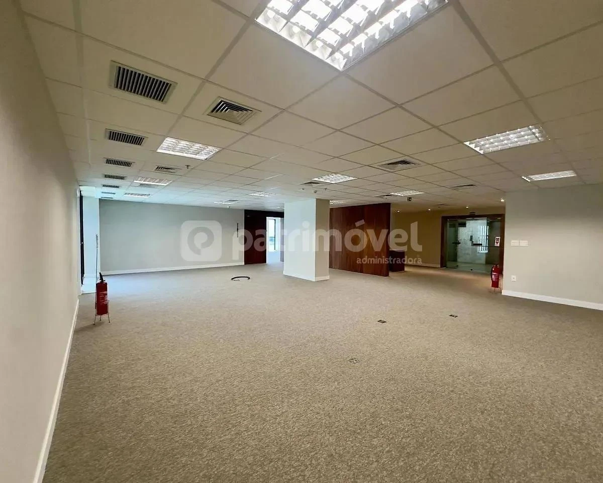 Sala comercial de 779 m², 1 quarto e 6 banheiros — photo 15