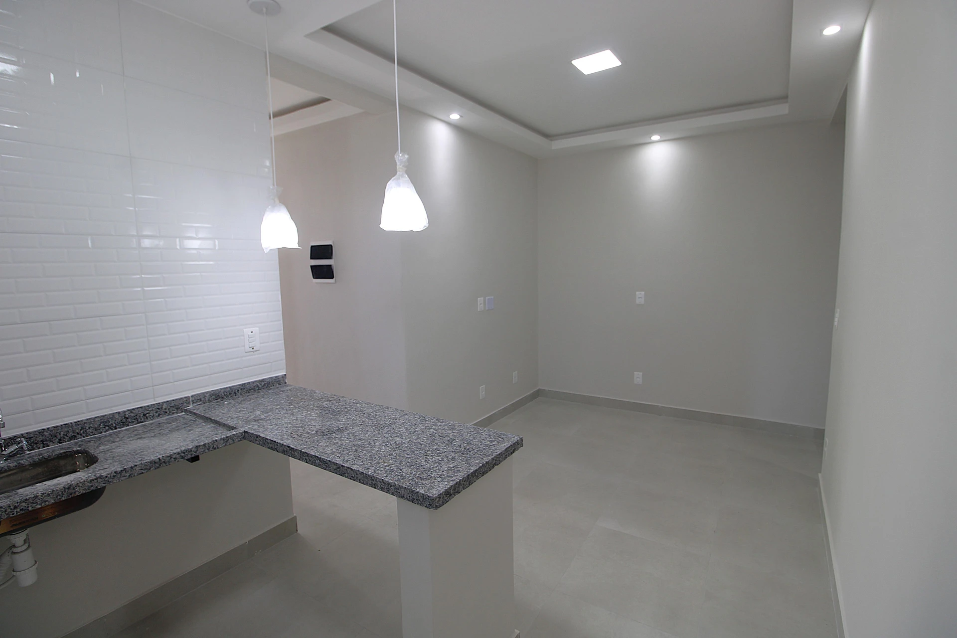 Apartamento sem mobília com 2 quartos, 1 banheiro e varanda — photo 9
