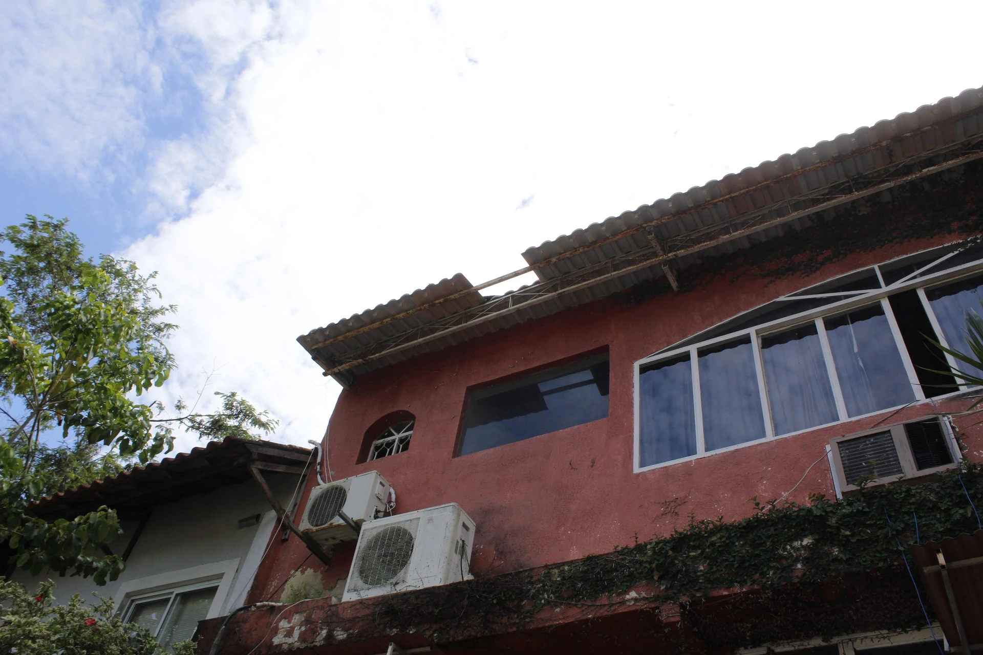 Furnished 4-bedroom house with private balcony — photo 65