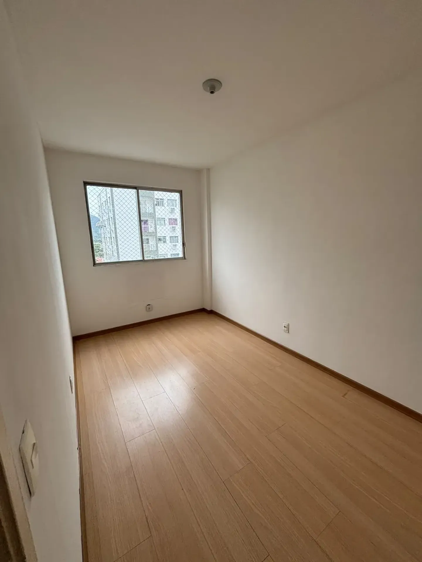 Wood or laminate floors in a 2-bedroom apartment, 23 m² — photo 5