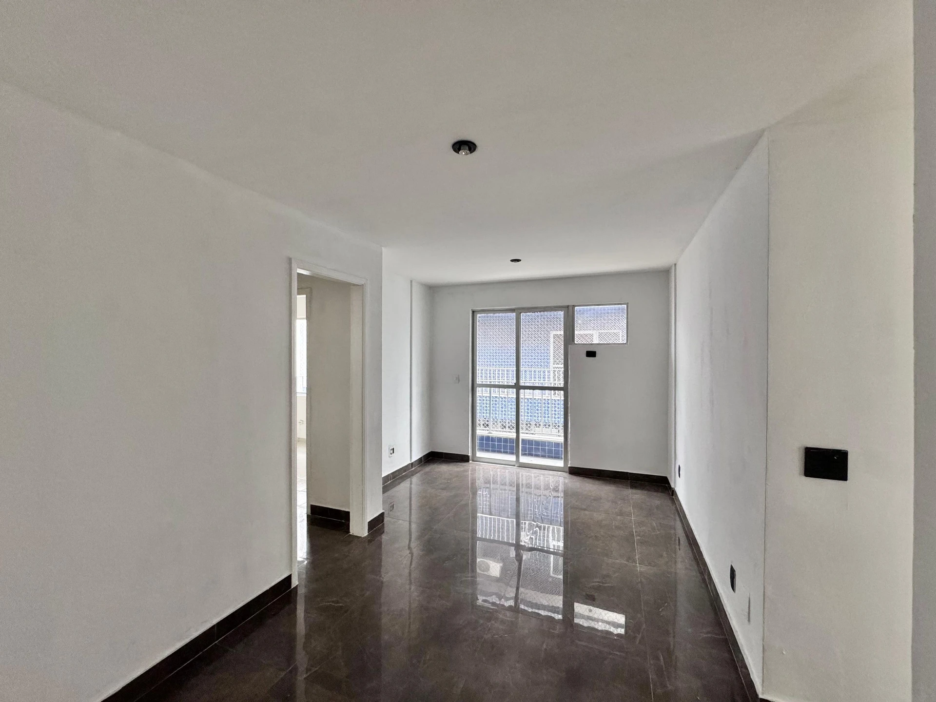 3-bedroom apartment with a balcony and laundry area — photo 27