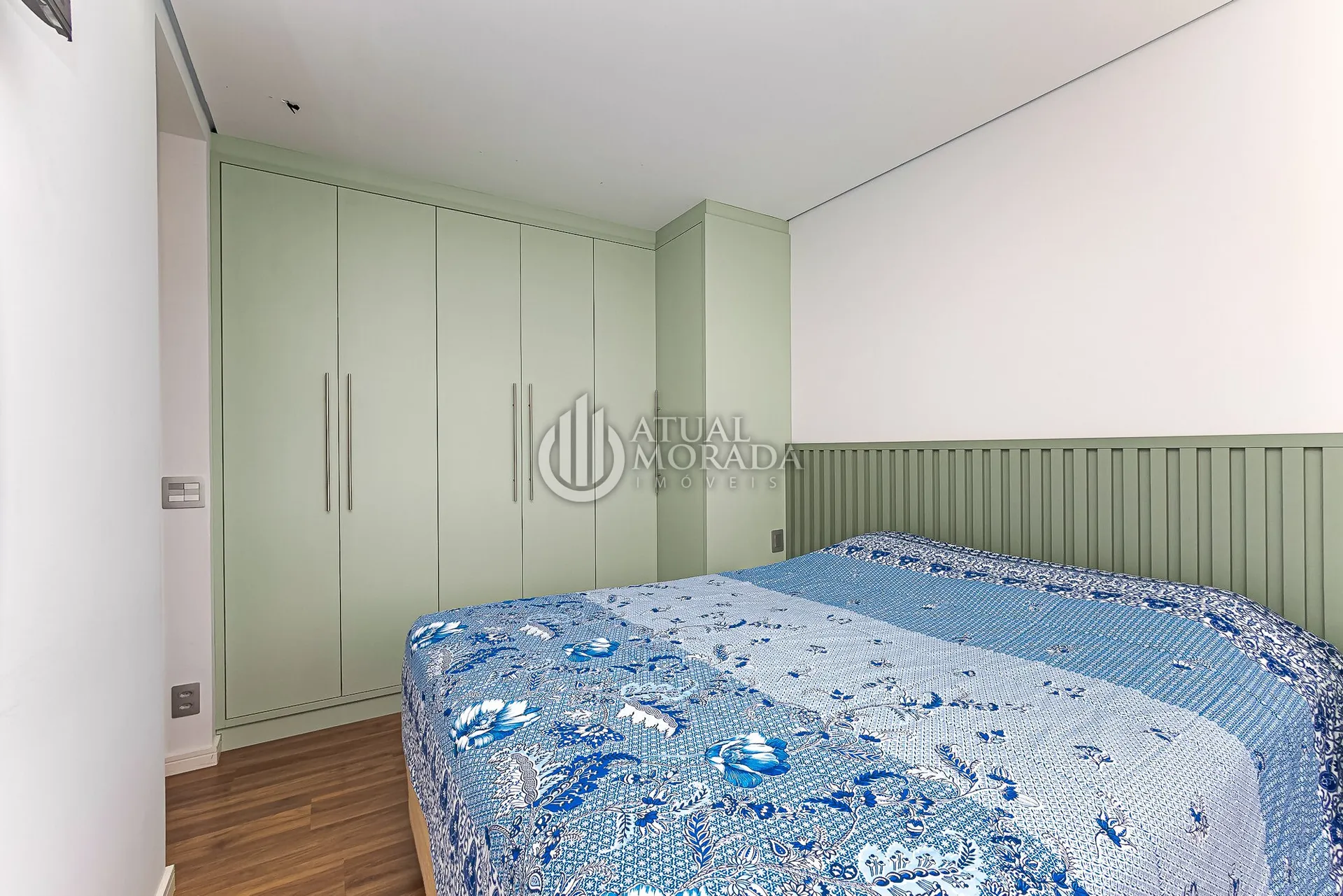 Furnished 2-bedroom apartment with open-plan kitchen — photo 24