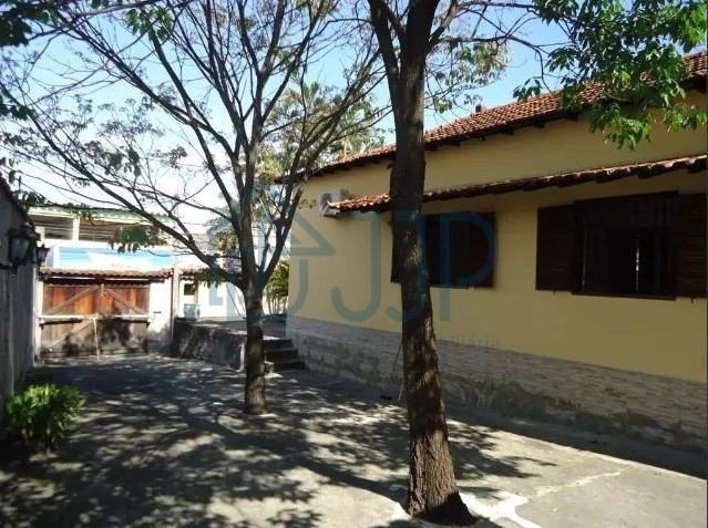 House with 4 bedrooms and parking for up to 6 cars — photo 18
